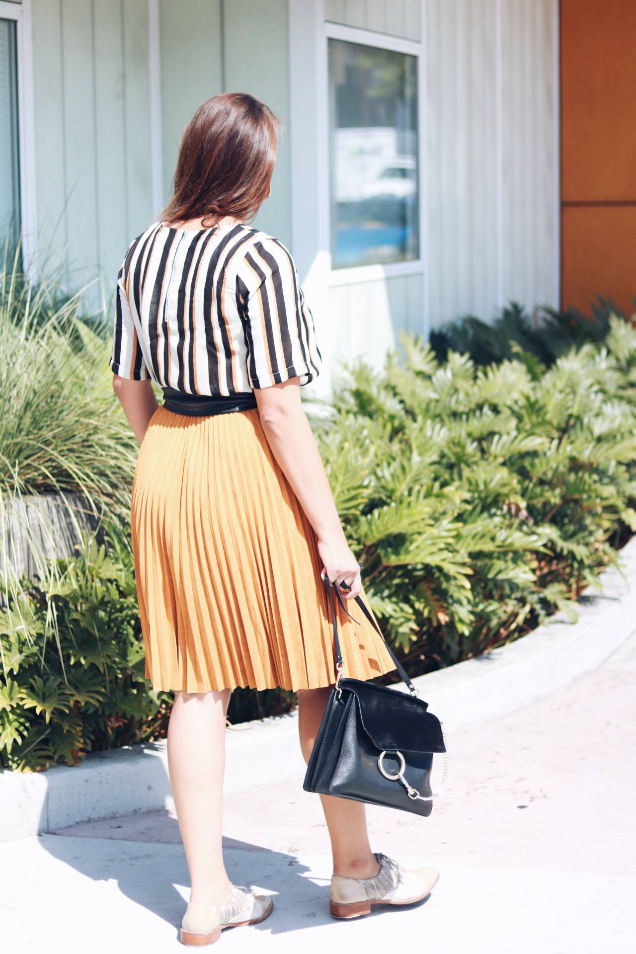 How to wear pleated skirts